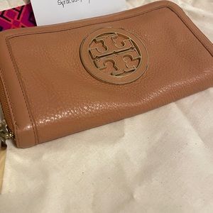 Tory Burch full zip wallet - gingerbread color EUC